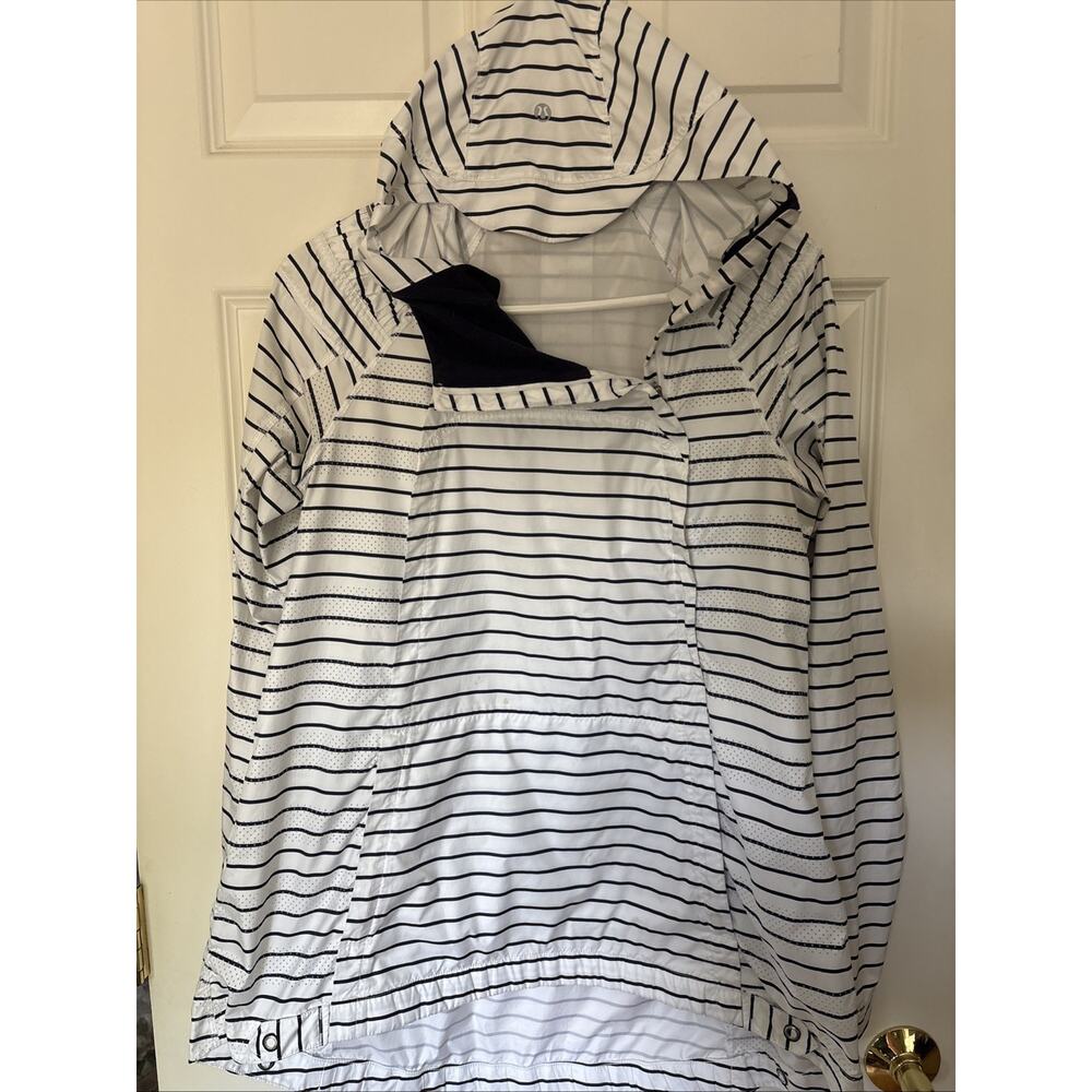 Lululemon Run In the Rain Jacket Quiet Stripe Navy Womens Sz 6 Nautical hood zip